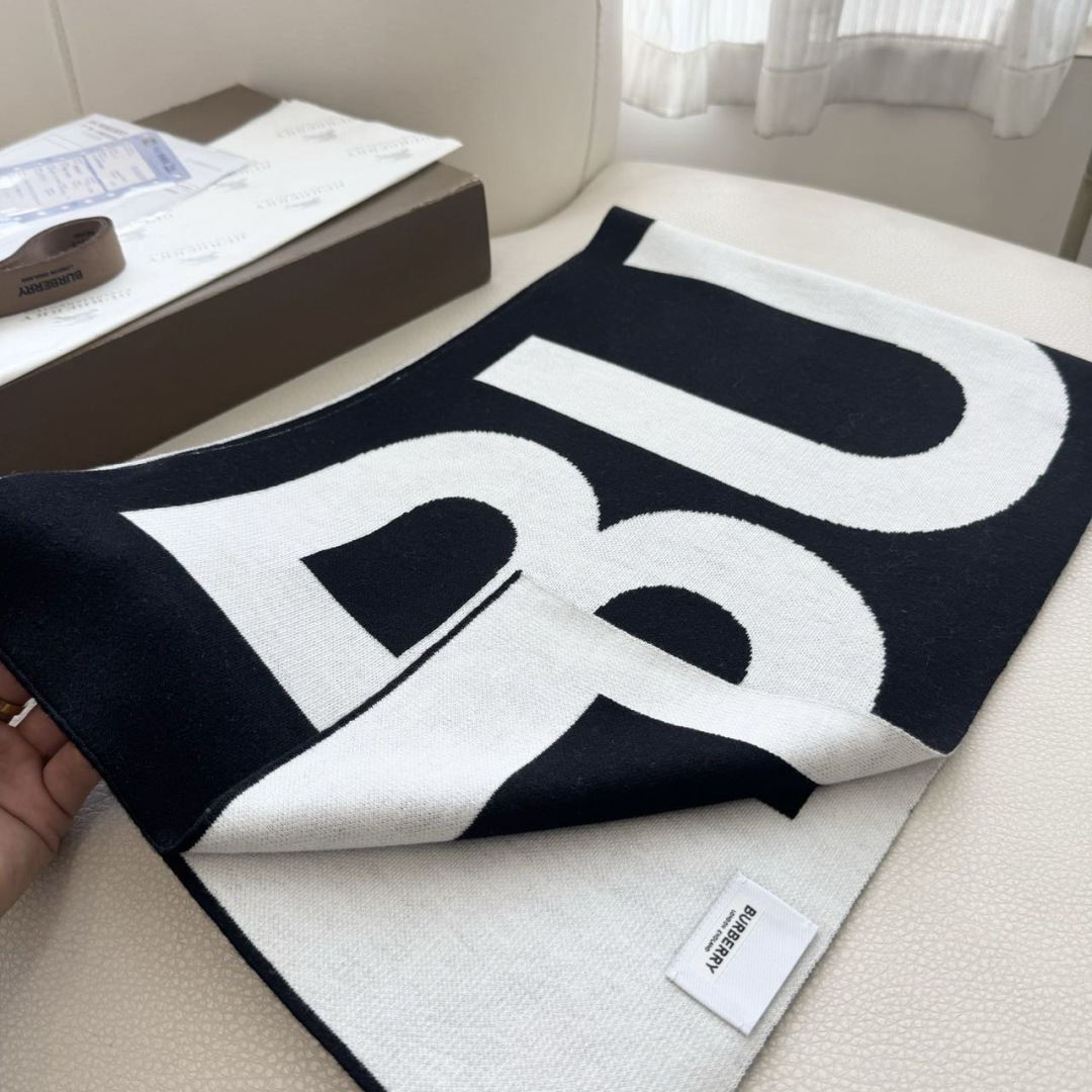 爆款上新 情侣款👍👍B家【经典战马】独家牛货🐂 奢华尽在尺寸之间，高端品质‼️具有超高羊绒品质才会被此品