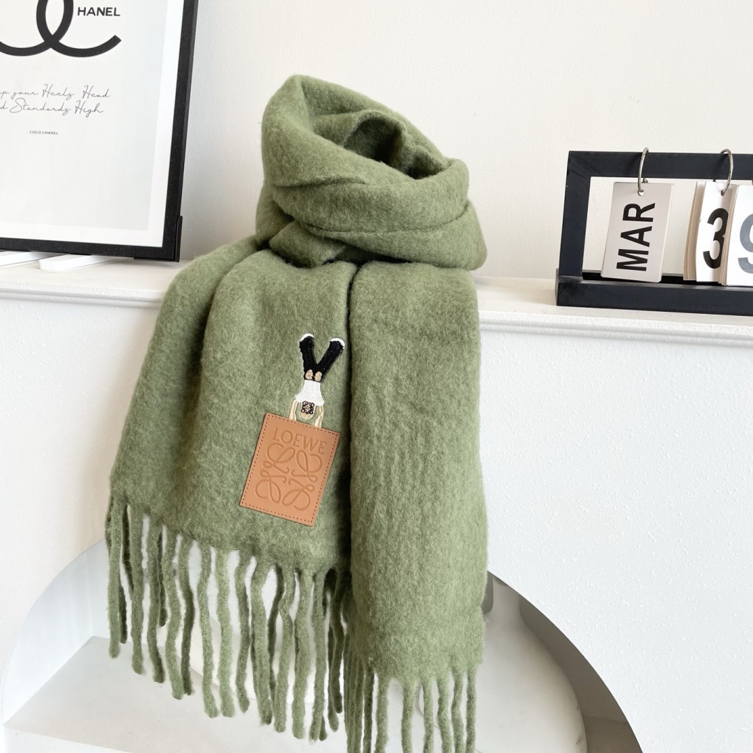 ❤️️2025年罗意威超美新款马海毛围巾！超级推荐入手！】质感好货！主打的马海毛围巾~据说超难买哦！！打