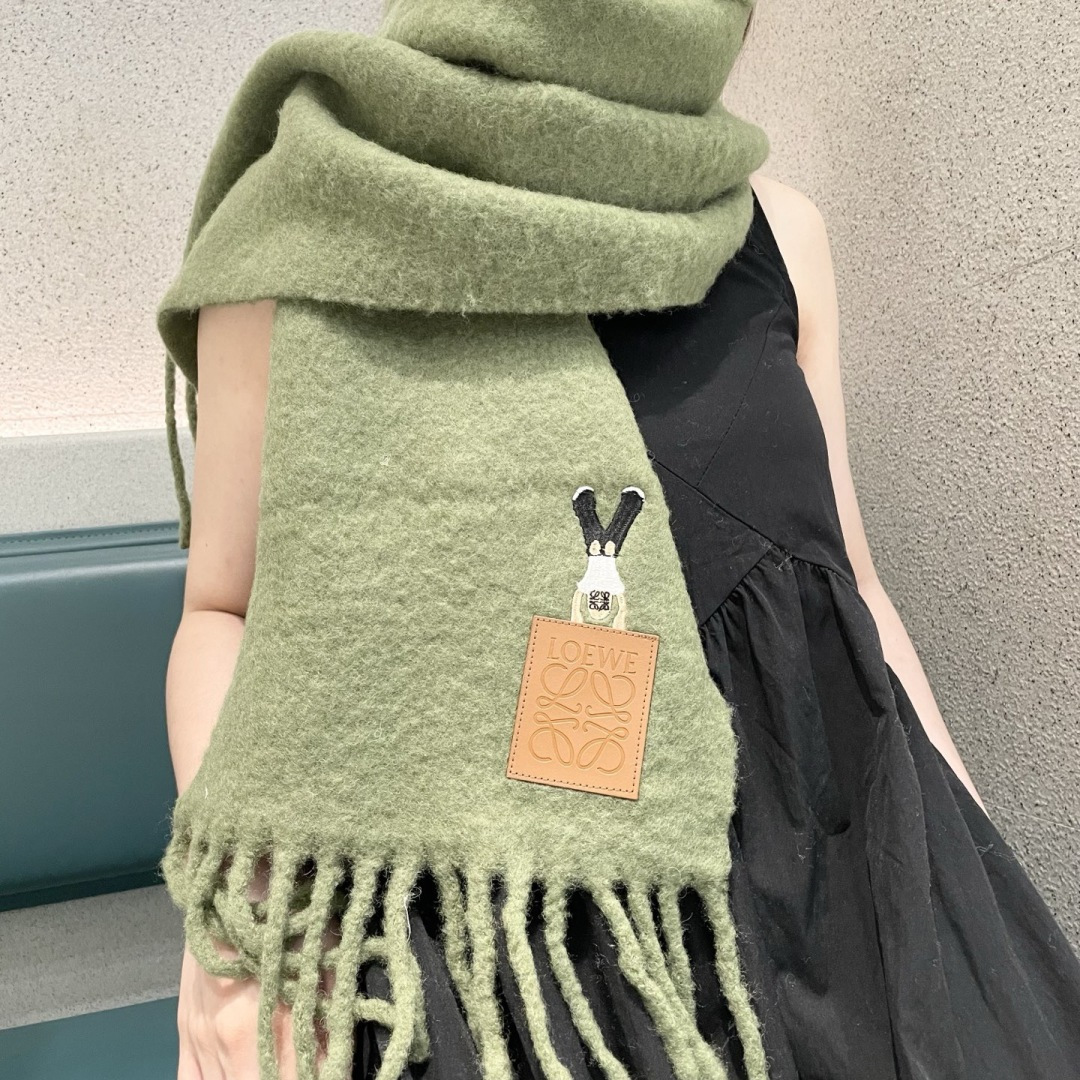 ❤️️2025年罗意威超美新款马海毛围巾！超级推荐入手！】质感好货！主打的马海毛围巾~据说超难买哦！！打