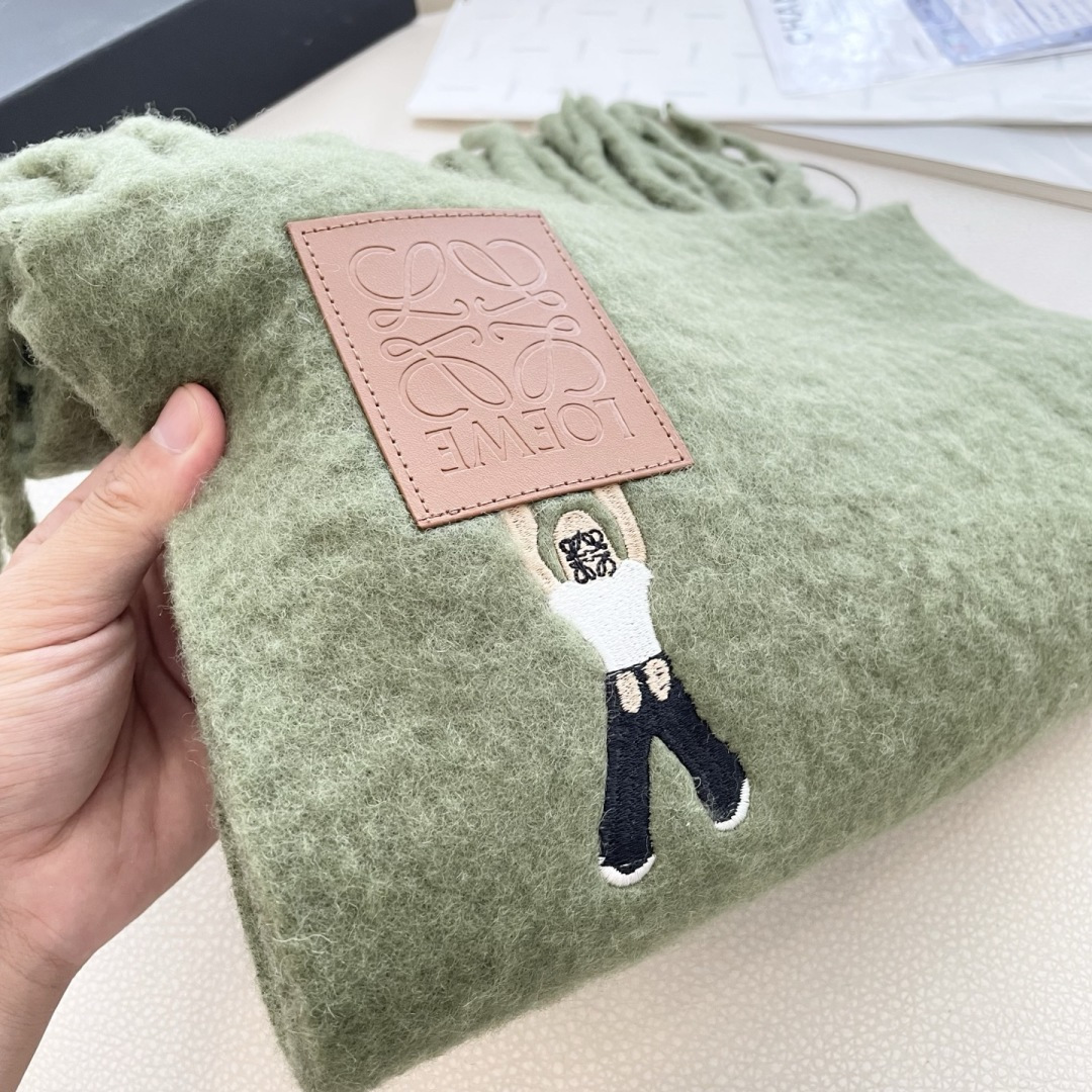 ❤️️2025年罗意威超美新款马海毛围巾！超级推荐入手！】质感好货！主打的马海毛围巾~据说超难买哦！！打