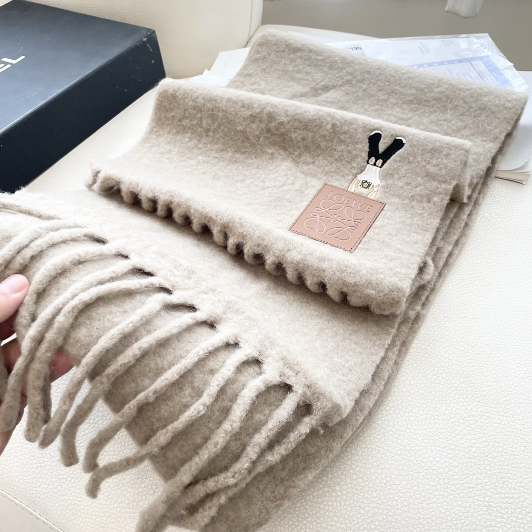 ❤️️2025年罗意威超美新款马海毛围巾！超级推荐入手！】质感好货！主打的马海毛围巾~据说超难买哦！！打