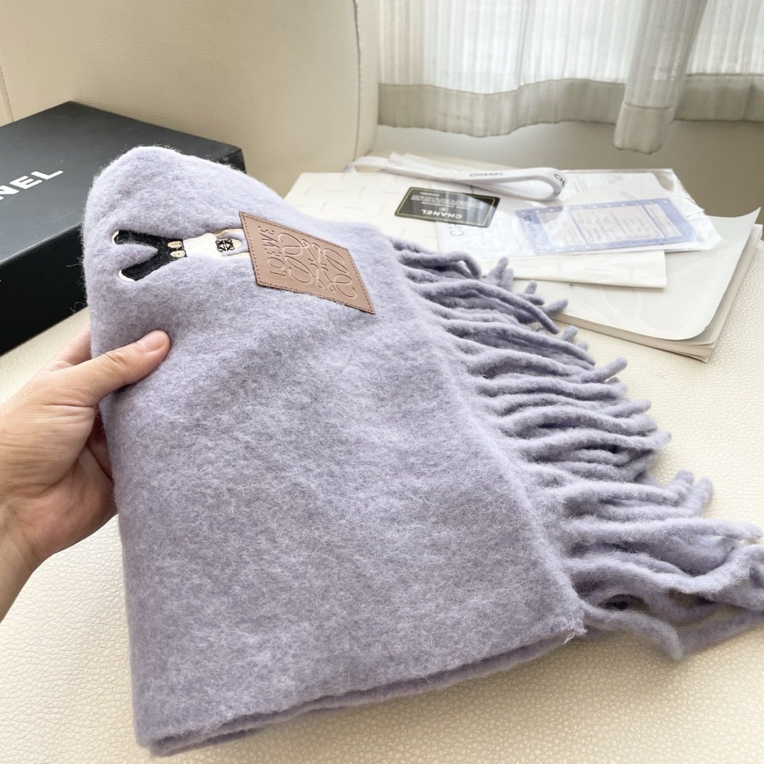 ❤️️2025年罗意威超美新款马海毛围巾！超级推荐入手！】质感好货！主打的马海毛围巾~据说超难买哦！！打