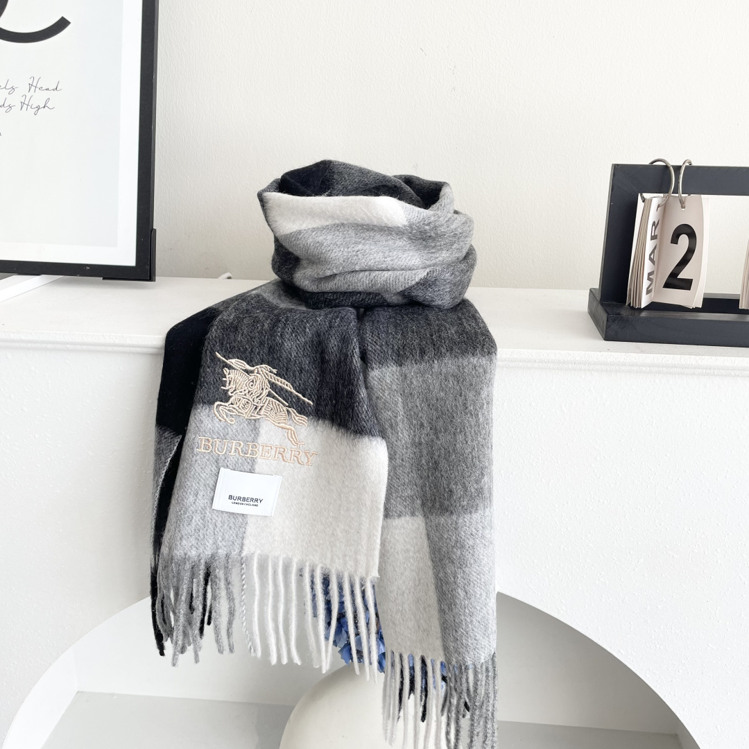 爆款🔺双面羊绒专柜同步 经典设计完美，若隐若现的巴宝利标志，强烈推荐手慢无‼️千万别去专柜买‼️代购就要