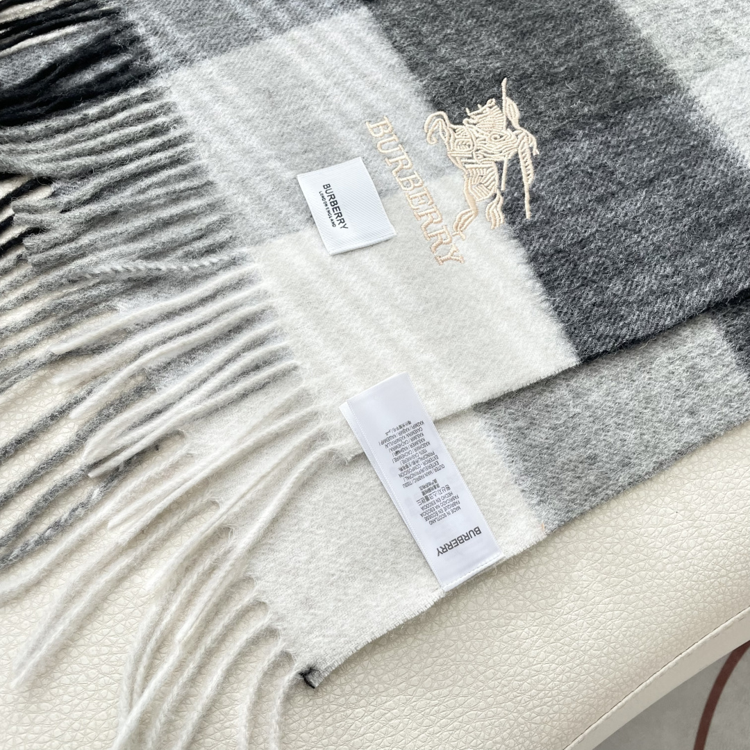 爆款🔺双面羊绒专柜同步 经典设计完美，若隐若现的巴宝利标志，强烈推荐手慢无‼️千万别去专柜买‼️代购就要