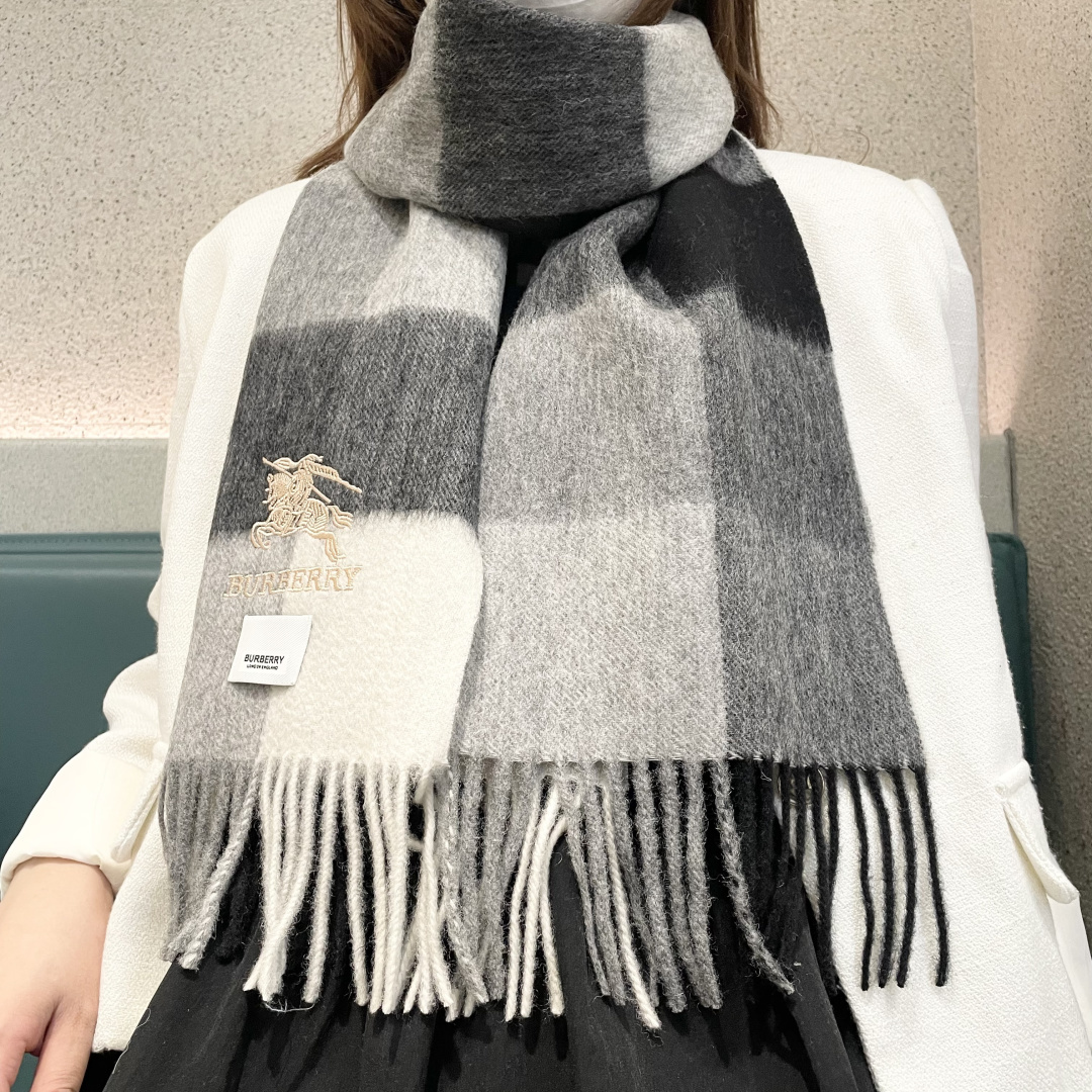 爆款🔺双面羊绒专柜同步 经典设计完美，若隐若现的巴宝利标志，强烈推荐手慢无‼️千万别去专柜买‼️代购就要