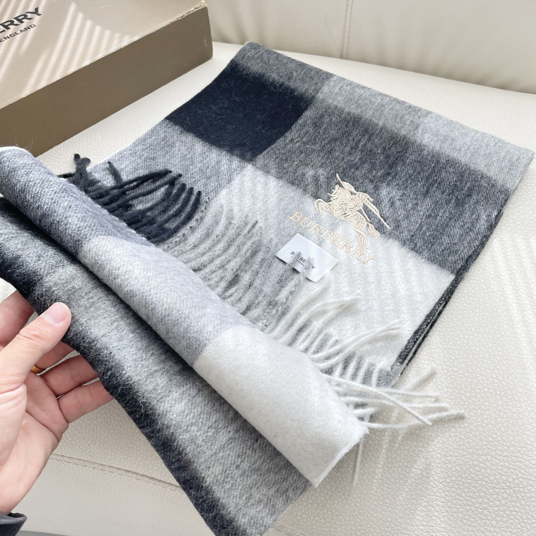 爆款🔺双面羊绒专柜同步 经典设计完美，若隐若现的巴宝利标志，强烈推荐手慢无‼️千万别去专柜买‼️代购就要