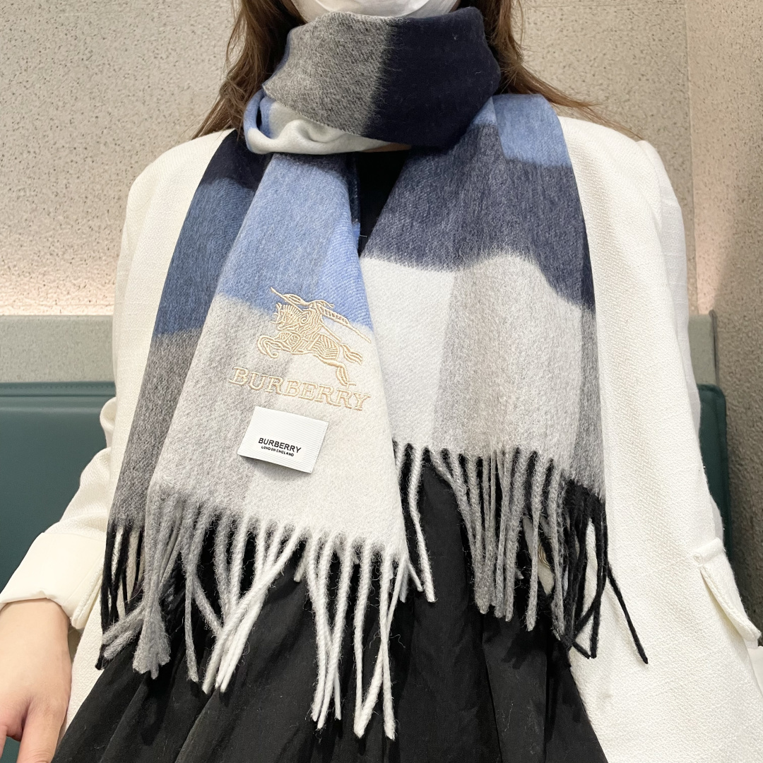 爆款🔺双面羊绒专柜同步 经典设计完美，若隐若现的巴宝利标志，强烈推荐手慢无‼️千万别去专柜买‼️代购就要