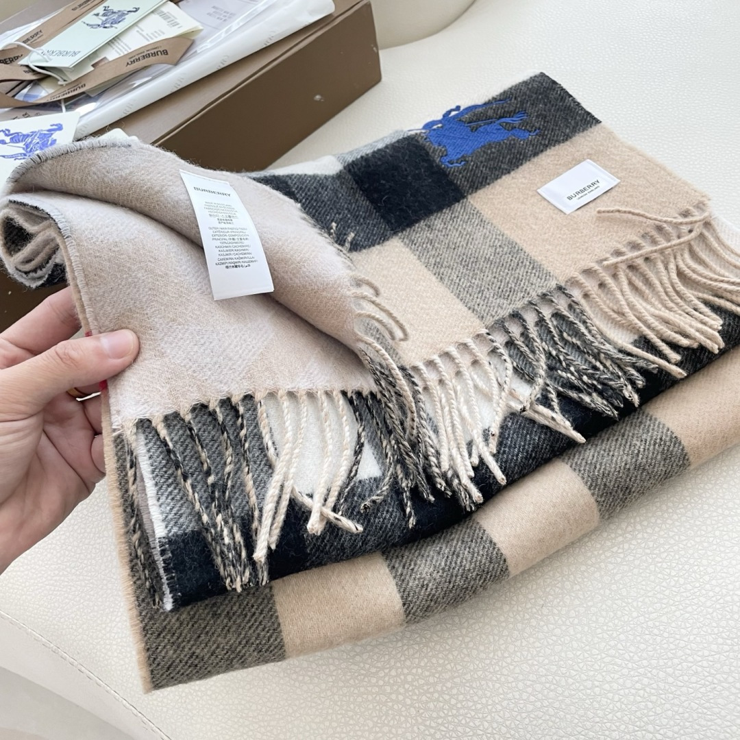 上新2025爱马仕双面男女款围巾且买且珍惜😍~都是出口订单所以比较难遇❤️东西讲究少而精😍好看的一定要收