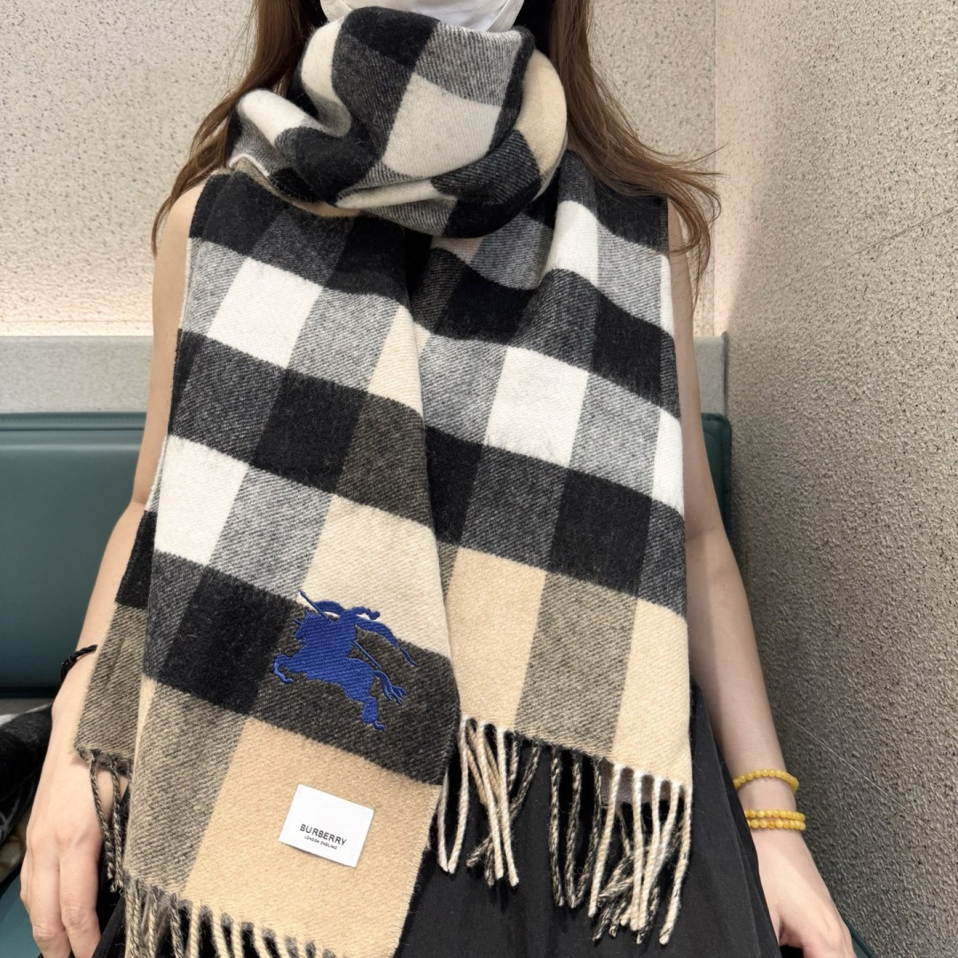 上新2025爱马仕双面男女款围巾且买且珍惜😍~都是出口订单所以比较难遇❤️东西讲究少而精😍好看的一定要收