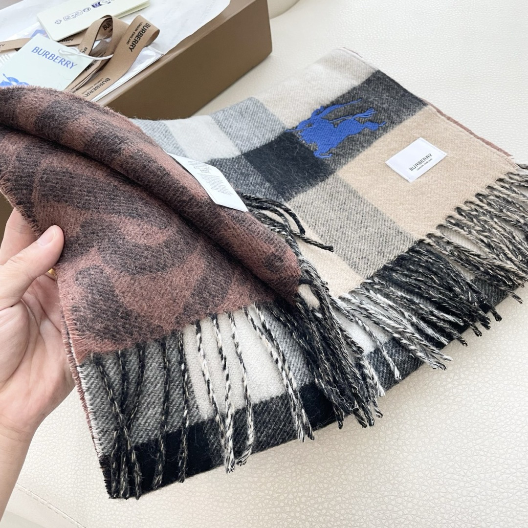 上新2025爱马仕双面男女款围巾且买且珍惜😍~都是出口订单所以比较难遇❤️东西讲究少而精😍好看的一定要收