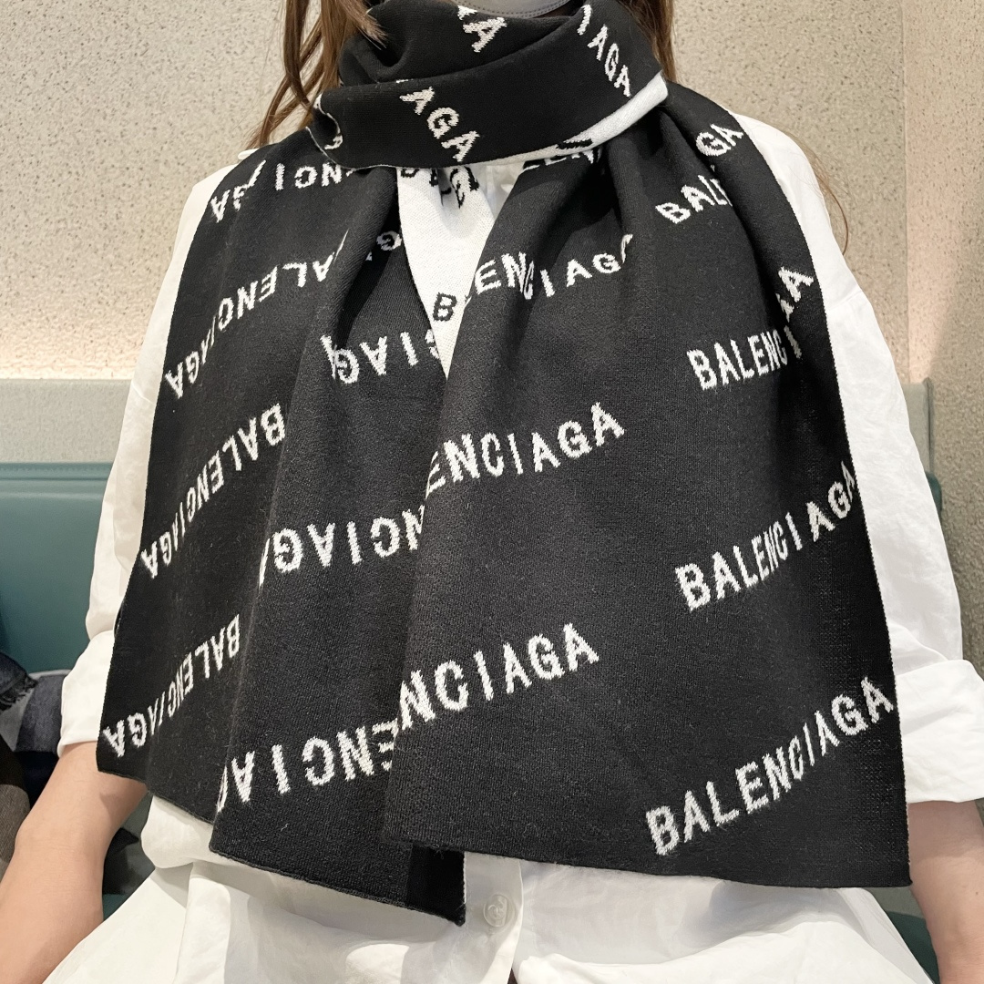 NO:678463,Hot new items, couple models, exclusive products, luxury is all in the size, high-end quality and super high cashmere quality will be favored by this brand. This quality is a very rare knitted scarf on the market. It is really a super high-end product. Only such a big brand can have it. Every color is loved and every color is reserved. Selling one less good product. Imported knitted cashmere size 180*32 high version scarf, high version scarf19860909爆款上新 情侣款 独家牛货 奢华尽在尺寸之间,高端品质具有超高羊绒品质才会被此品牌青睐这种精品是市场上及其少见的围巾针织,真是超级高端货只有这种大品牌才会拥有每色都是大爱每色都留.卖一条少一条的好货 进口针织羊绒 尺寸180*32高版本围巾,高版本围巾,scarf