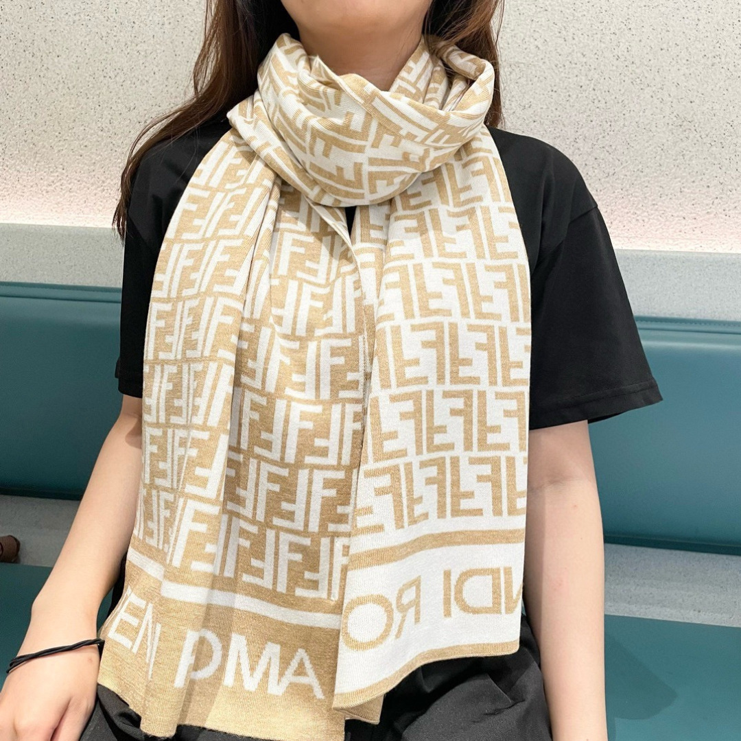 NO:711468,Hot new style Fendi for couples. Exclusive goods. Luxury is all in the size. High-end quality. Only with super high cashmere quality can this brand be favored. This quality is a very rare knitted scarf on the market. It is really a super high-end product. Only such a big brand can have it. Every color is loved and every color is reserved. Selling one less good product. Imported knitted cashmere size 180*32 high version scarf, high version scarf, fendi19860909爆款上新 情侣款芬迪 独家牛货 奢华尽在尺寸之间,高端品质具有超高羊绒品质才会被此品牌青睐这种精品是市场上及其少见的围巾针织,真是超级高端货只有这种大品牌才会拥有每色都是大爱每色都留.卖一条少一条的好货 进口针织羊绒 尺寸180*32高版本围巾,高版本围巾,fendi,scarf