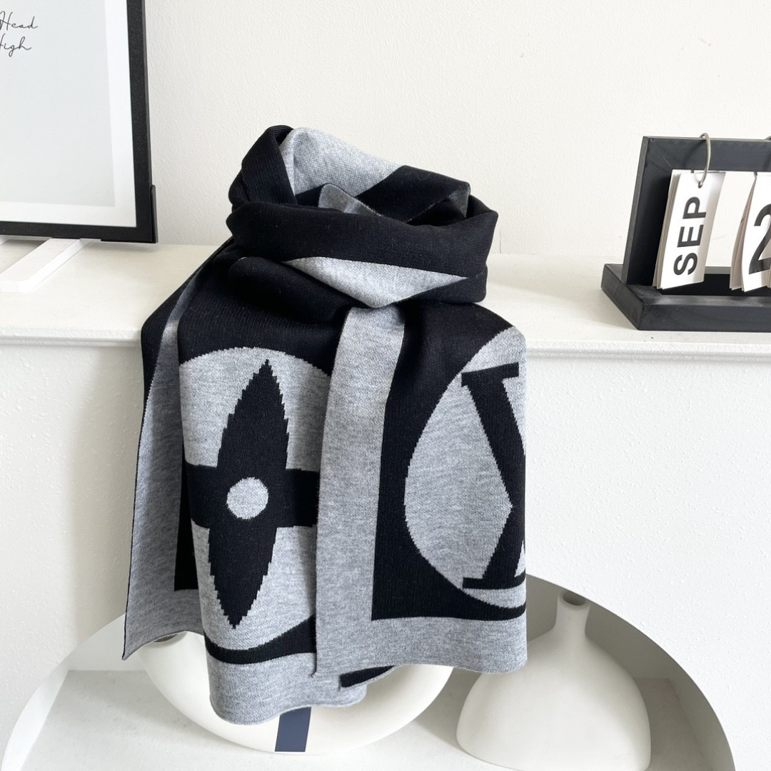 爆款上新 情侣款👍👍LV 独家牛货🐂 奢华尽在尺寸之间，高端品质‼️具有超高羊绒品质才会被此品牌青睐‼️