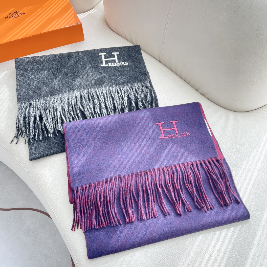 上新爱马仕男女款围巾且买且珍惜😍~都是出口订单所以比较难遇❤️东西讲究少而精😍好看的一定要收😎这款H家女