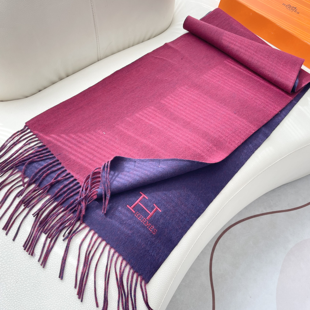 上新爱马仕男女款围巾且买且珍惜😍~都是出口订单所以比较难遇❤️东西讲究少而精😍好看的一定要收😎这款H家女