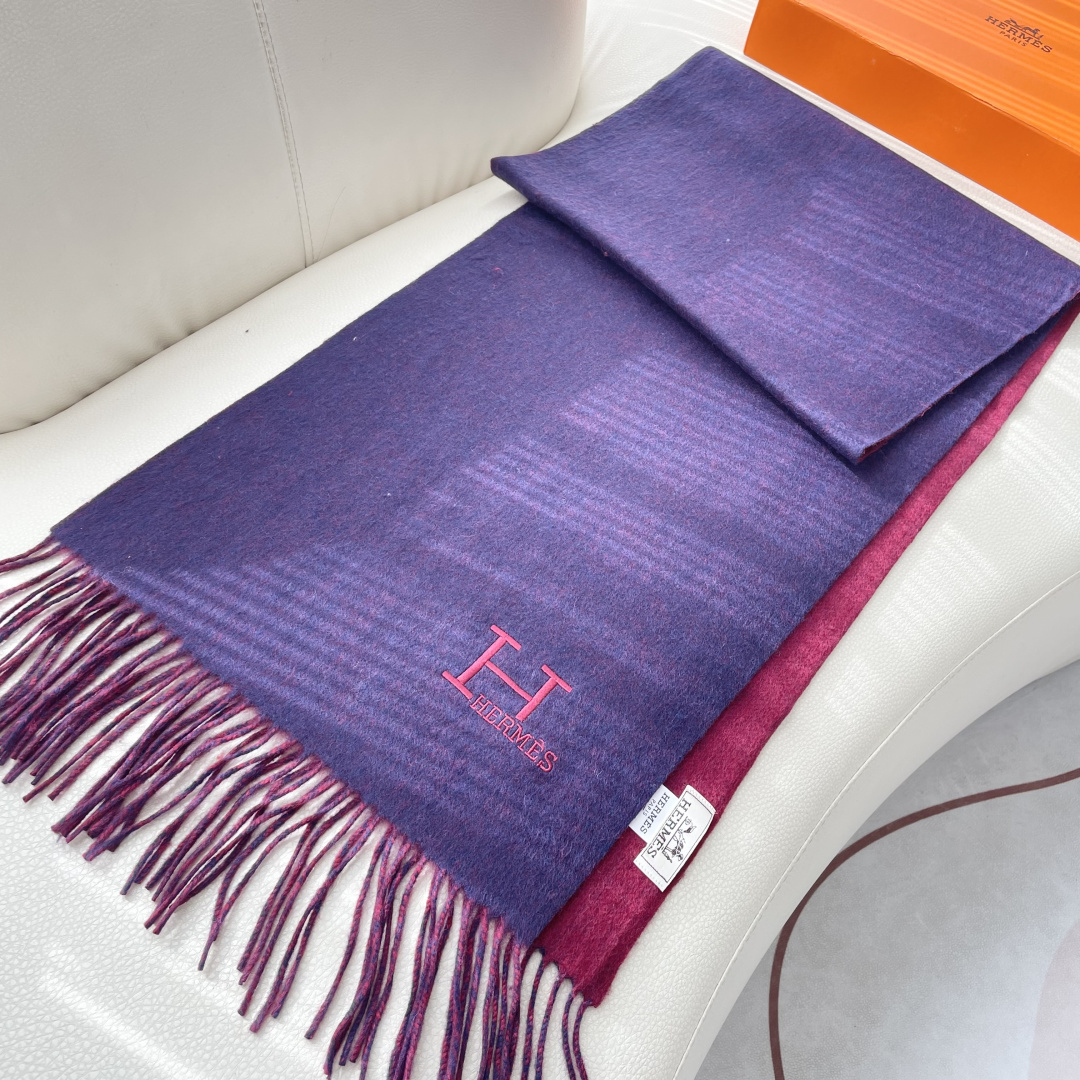 上新爱马仕男女款围巾且买且珍惜😍~都是出口订单所以比较难遇❤️东西讲究少而精😍好看的一定要收😎这款H家女