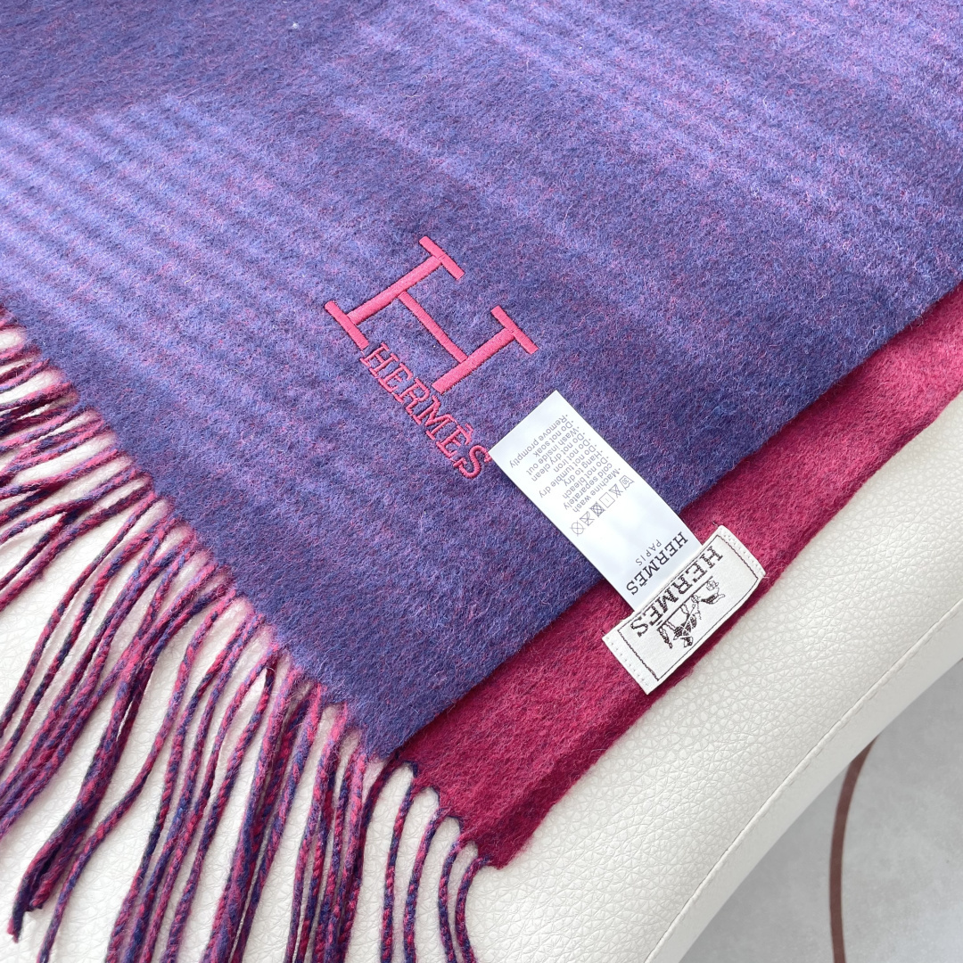 上新爱马仕男女款围巾且买且珍惜😍~都是出口订单所以比较难遇❤️东西讲究少而精😍好看的一定要收😎这款H家女