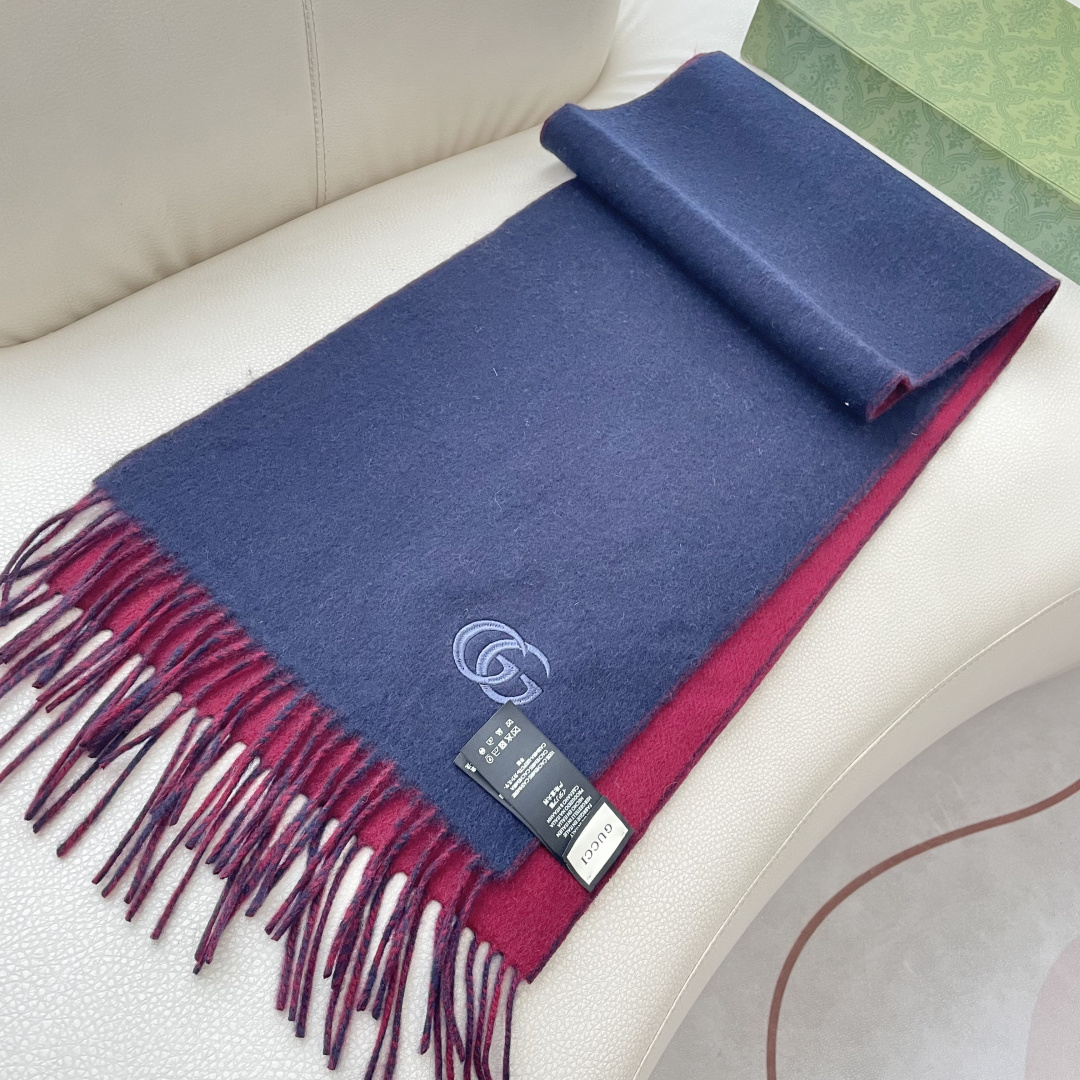 GUCCI（古奇）完美渐变！代购级别！最新双面两用古驰围巾，永远加分的G秋冬单品！各种穿衣风格都可以和她