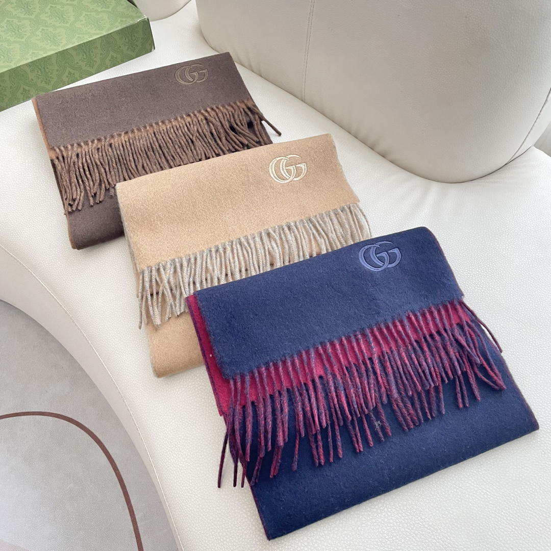 GUCCI（古奇）完美渐变！代购级别！最新双面两用古驰围巾，永远加分的G秋冬单品！各种穿衣风格都可以和她