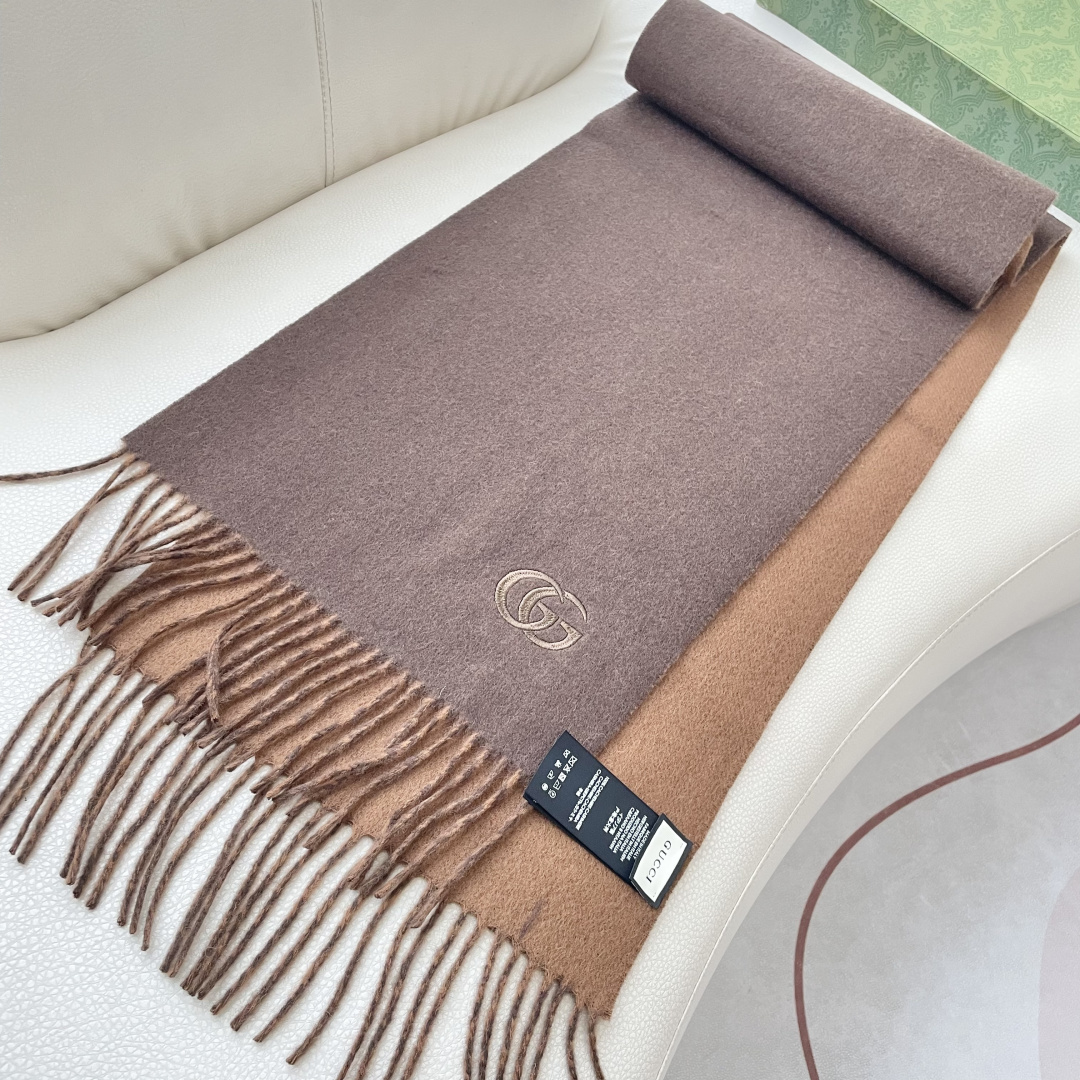 GUCCI（古奇）完美渐变！代购级别！最新双面两用古驰围巾，永远加分的G秋冬单品！各种穿衣风格都可以和她