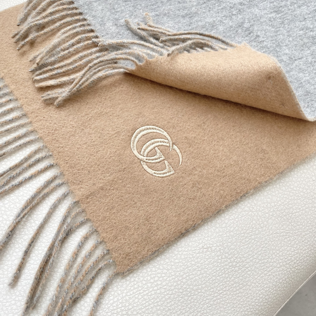 GUCCI（古奇）完美渐变！代购级别！最新双面两用古驰围巾，永远加分的G秋冬单品！各种穿衣风格都可以和她