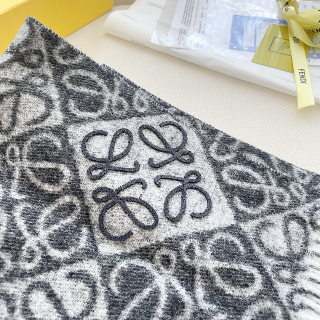 👑👑新款顶级原单中性款‼️罗意威【LW条纹长巾】很幸運拿到這個品牌的東西，真的不多見，很少在國內做訂單，