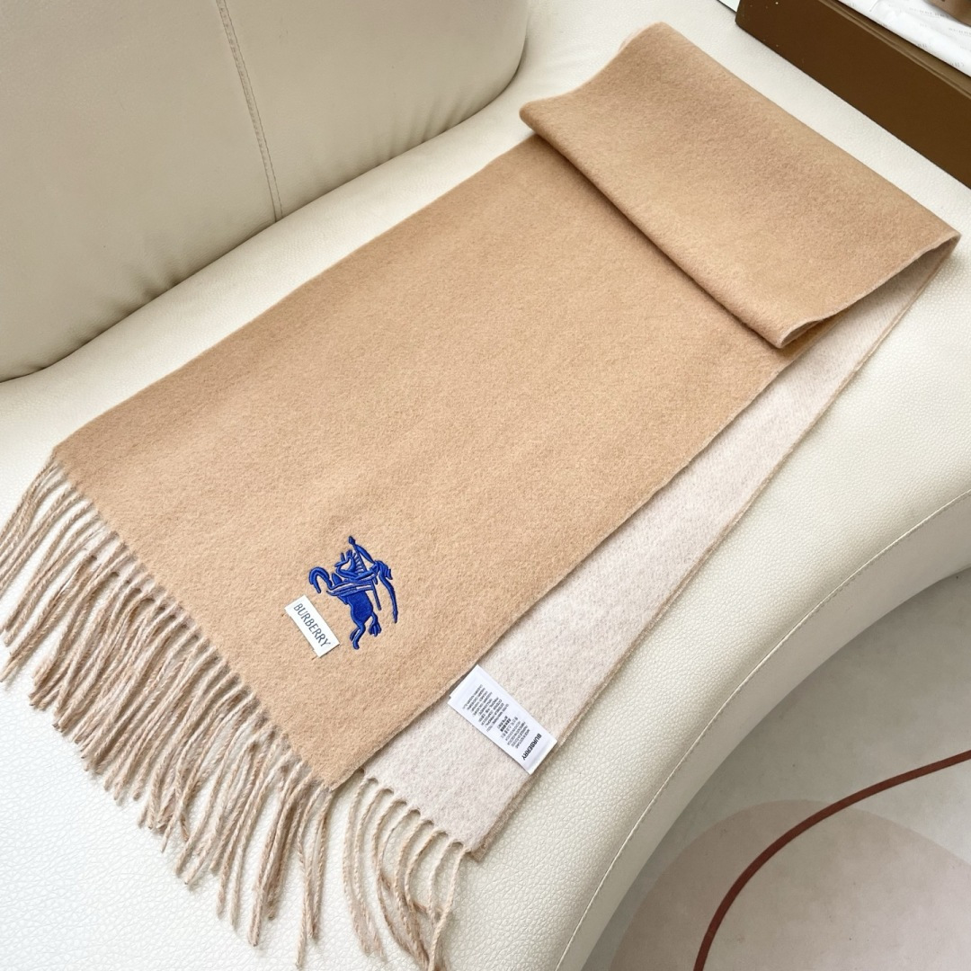 王牌口碑burberry深度水波纹经典羊绒格子围巾‼专柜最新品相，目前专柜都换上了新标👍经典中的经典.全