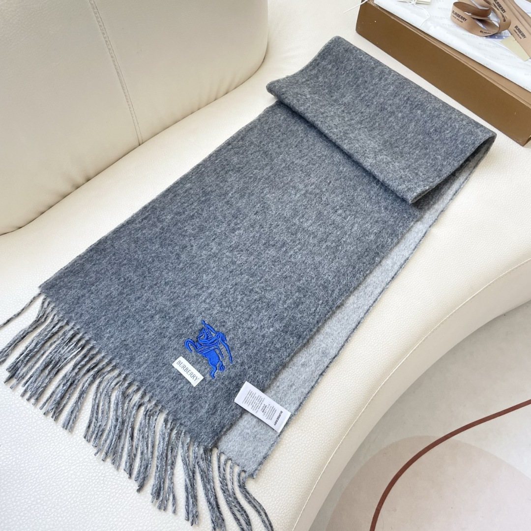 王牌口碑burberry深度水波纹经典羊绒格子围巾‼专柜最新品相，目前专柜都换上了新标👍经典中的经典.全