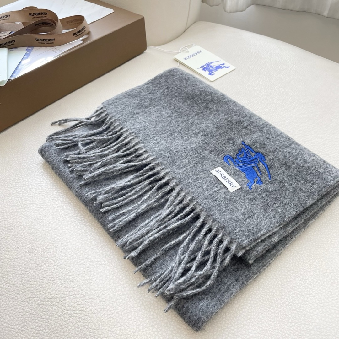 王牌口碑burberry深度水波纹经典羊绒格子围巾‼专柜最新品相，目前专柜都换上了新标👍经典中的经典.全