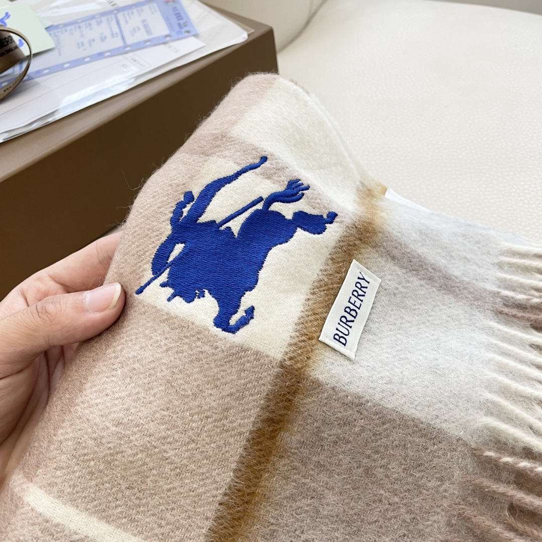 爆款🔺双面羊绒专柜同步 经典设计完美，若隐若现的巴宝利标志，强烈推荐手慢无‼️千万别去专柜买‼️代购就要