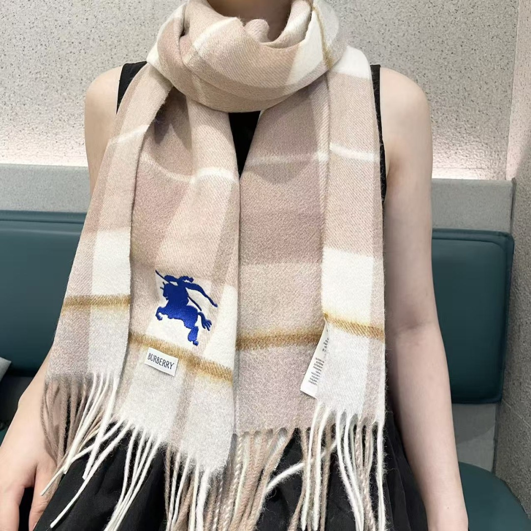 爆款🔺双面羊绒专柜同步 经典设计完美，若隐若现的巴宝利标志，强烈推荐手慢无‼️千万别去专柜买‼️代购就要