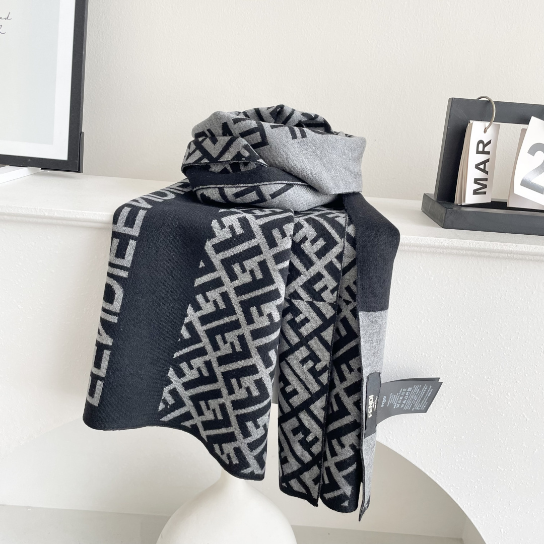 爆款上新 情侣款👍👍芬迪 独家牛货🐂 奢华尽在尺寸之间，高端品质‼️具有超高羊绒品质才会被此品牌青睐‼️