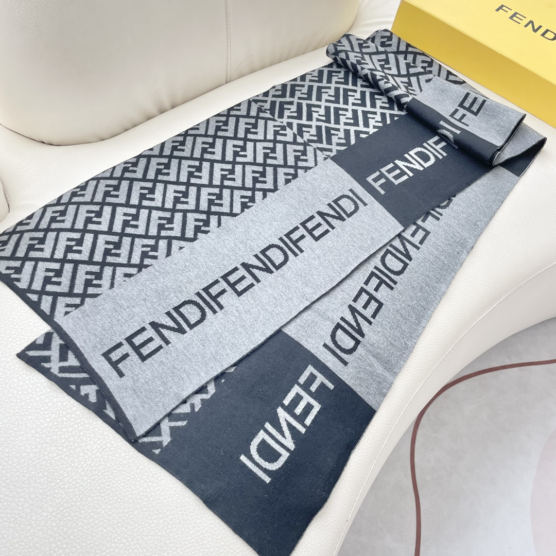 爆款上新 情侣款👍👍芬迪 独家牛货🐂 奢华尽在尺寸之间，高端品质‼️具有超高羊绒品质才会被此品牌青睐‼️