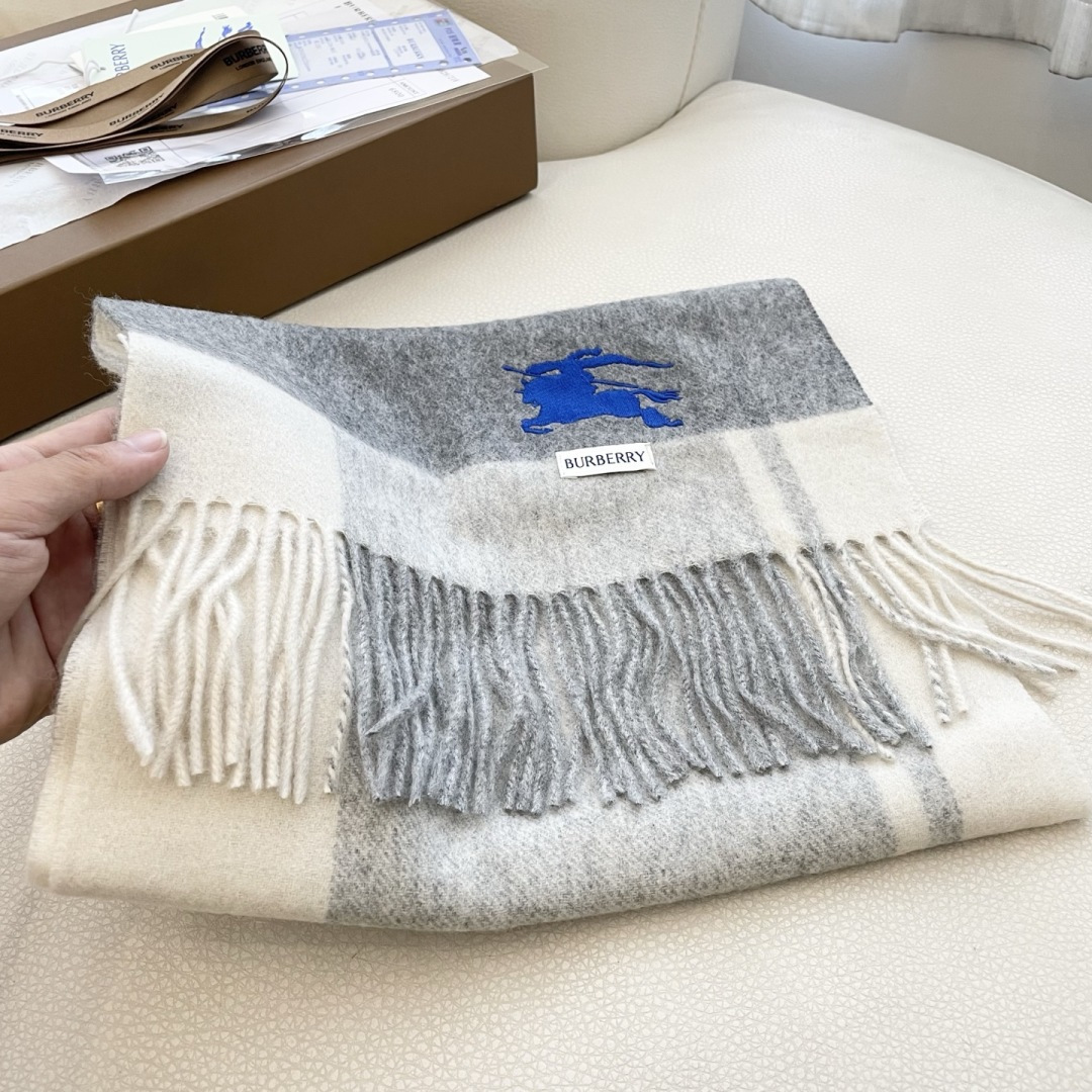 爆款🔺双面羊绒专柜同步 经典设计完美，若隐若现的巴宝利标志，强烈推荐手慢无‼️千万别去专柜买‼️代购就要