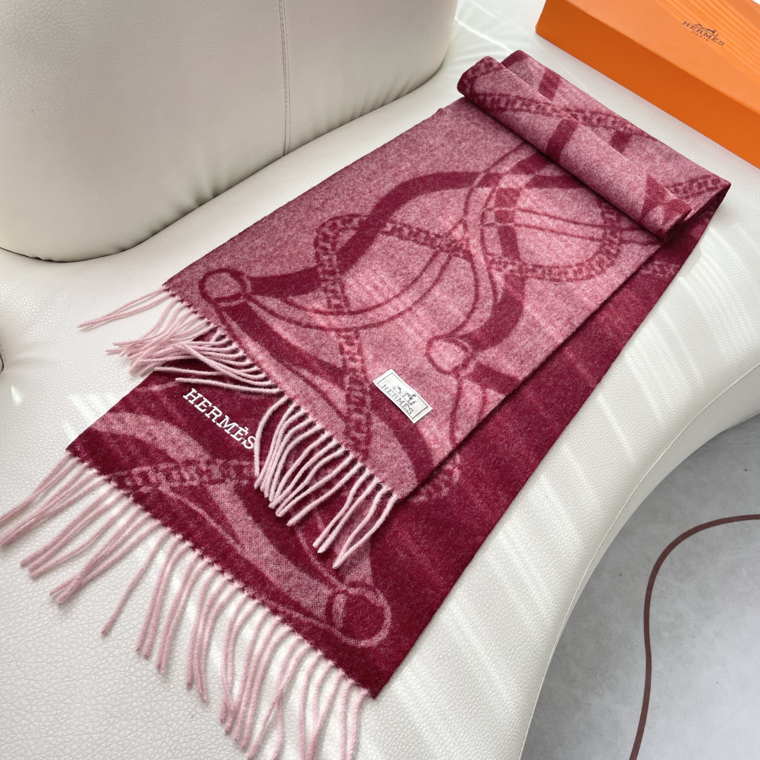 上新爱马仕男女款围巾且买且珍惜😍~都是出口订单所以比较难遇❤️东西讲究少而精😍好看的一定要收😎这款H家女