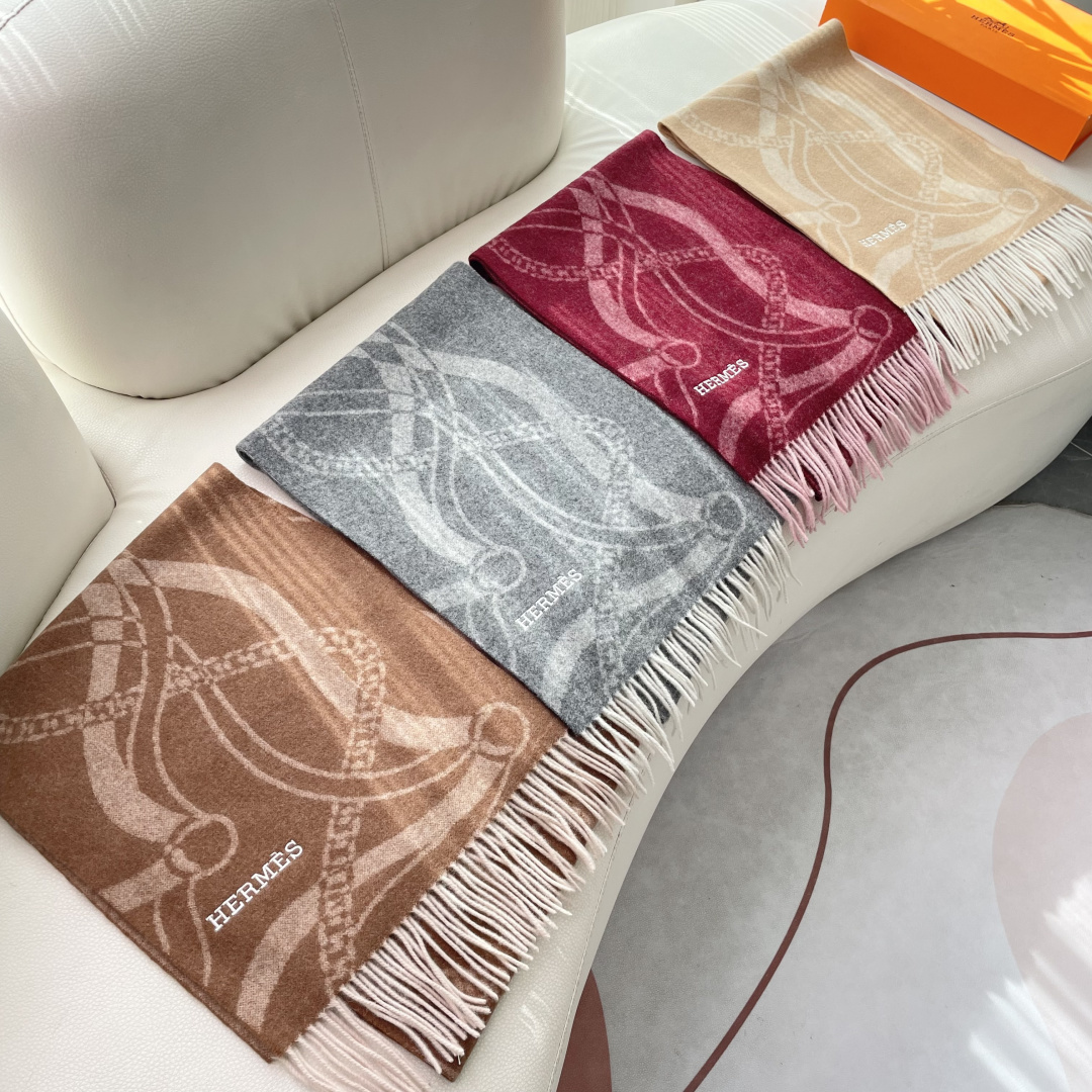 上新爱马仕男女款围巾且买且珍惜😍~都是出口订单所以比较难遇❤️东西讲究少而精😍好看的一定要收😎这款H家女