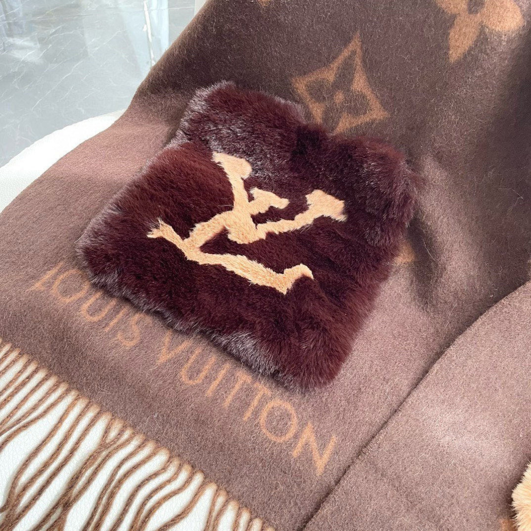 LV scarf LV 🆕LVNew ， ， Monogram ， L Monogram 。190 x 46.cm ： L Monogram — photo 7