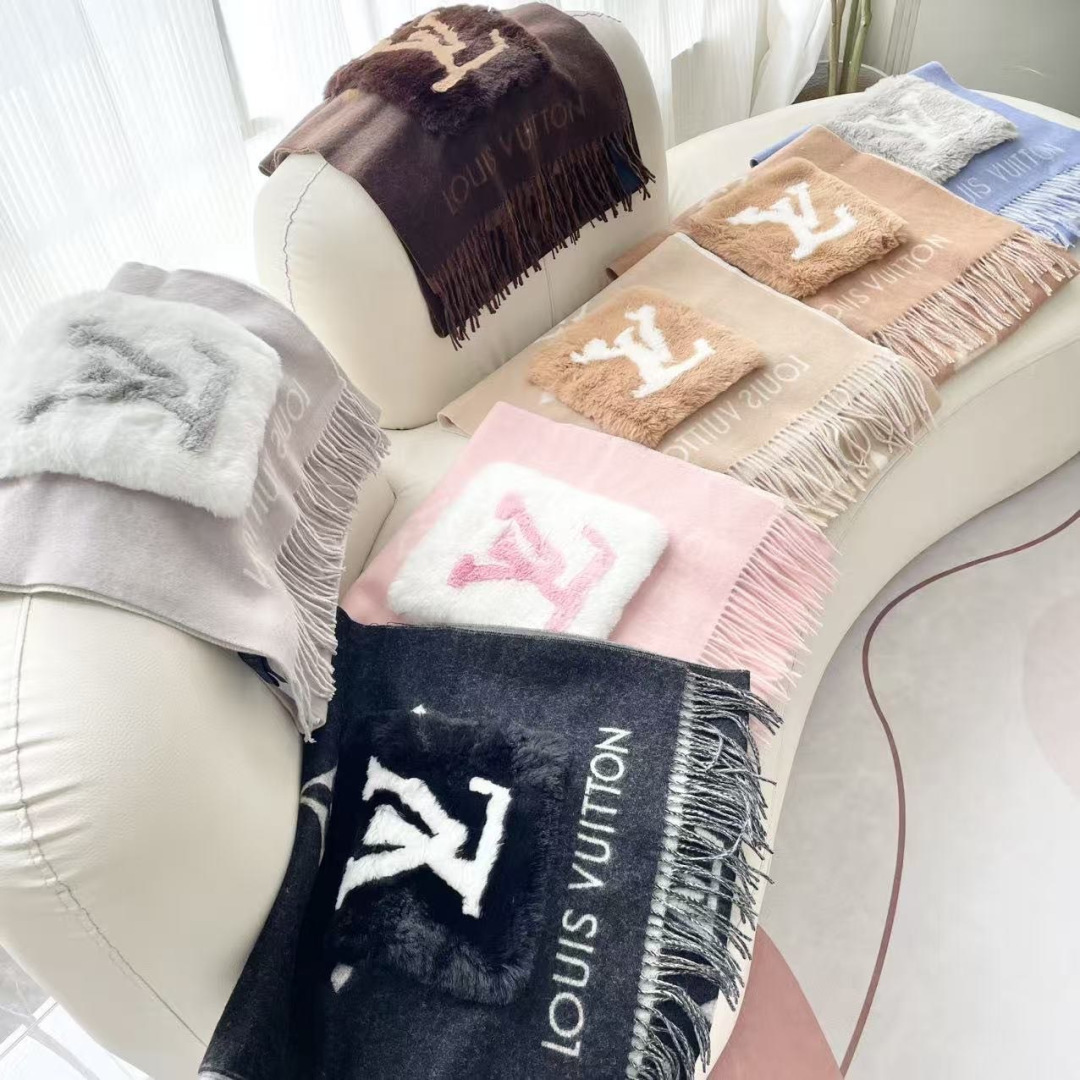 LV scarf LV 🆕LVNew ， ， Monogram ， L Monogram 。190 x 46.cm ： L Monogram — photo 2