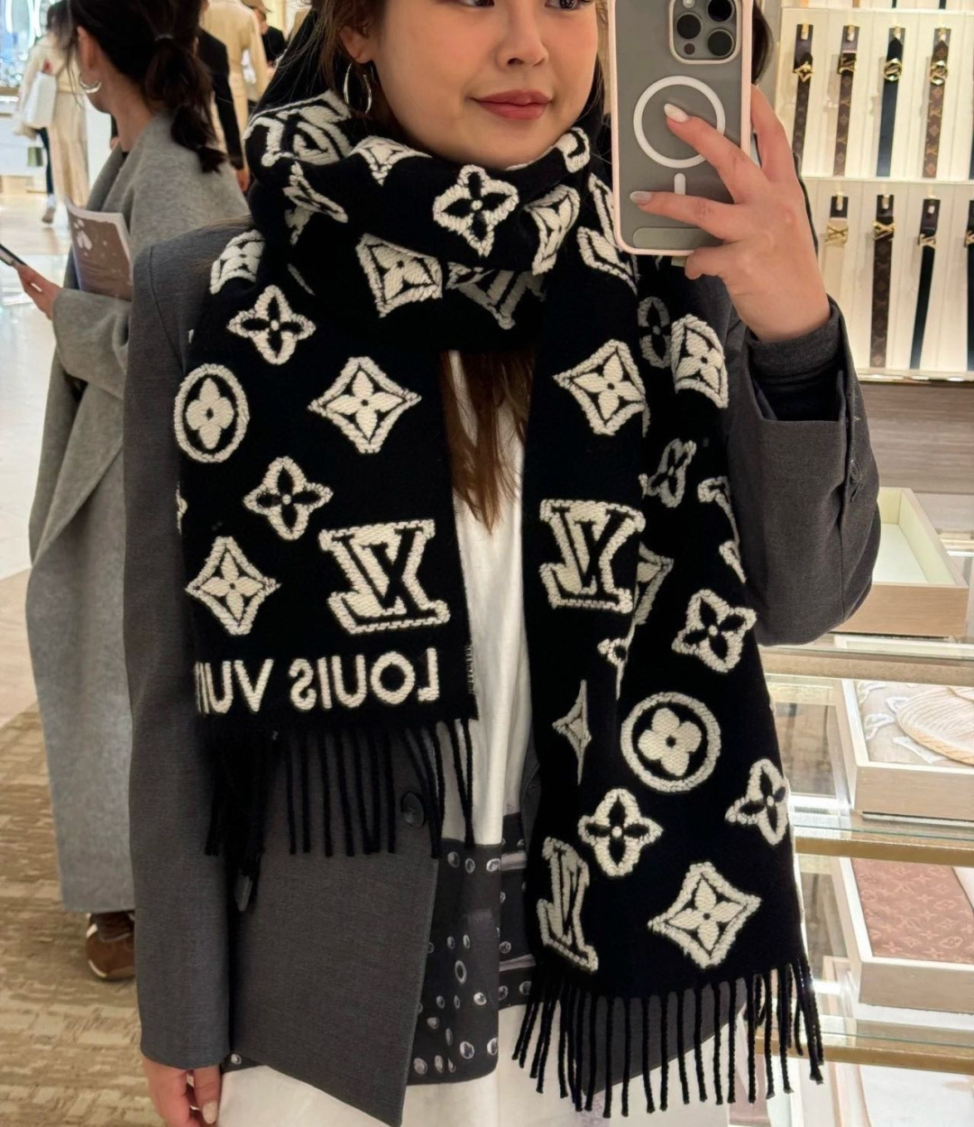 ，来了，超级中意非常稳👍▪️我们的男款围巾且买且珍惜~~男款真的很少，一年也就出几款，都是出口订单所以比较难遇。男人的东