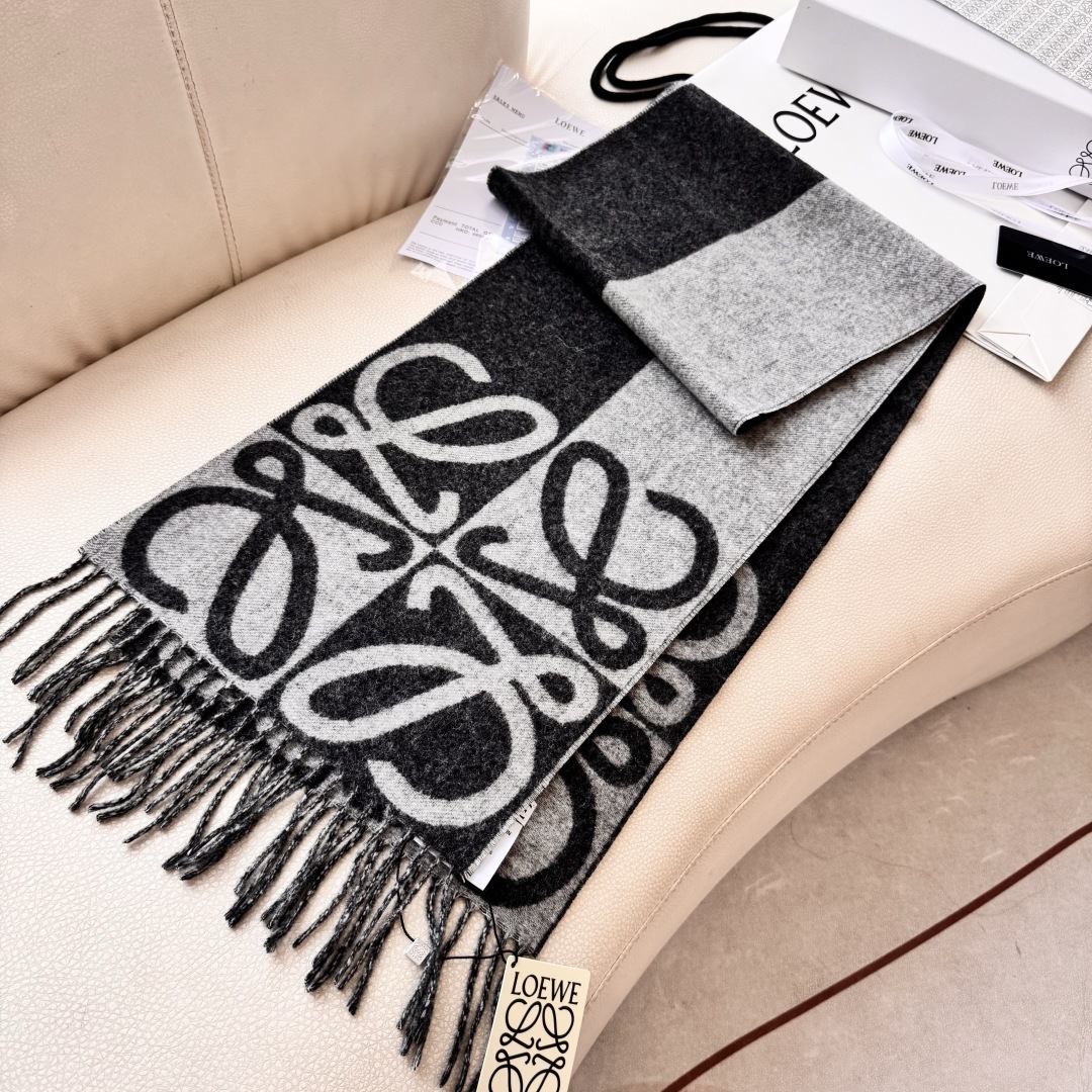 LOEWE罗意威 Anagram 新款 【26春夏系列】点缀双色提花图案流苏边缘 羊绒 绒线围巾 女男款 勃艮第红/红褐