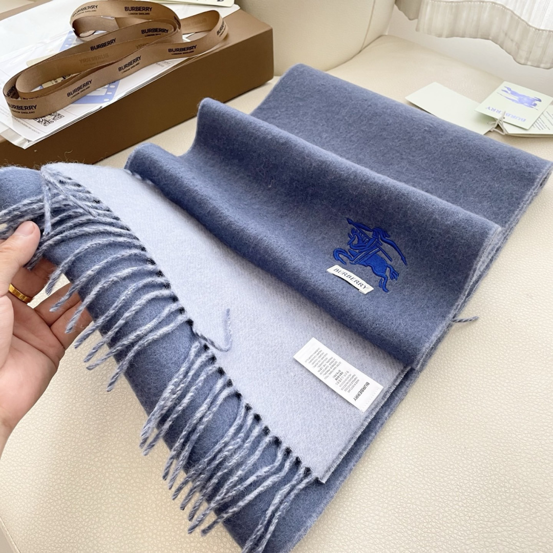 王牌口碑burberry深度水波纹经典羊绒格子围巾‼专柜最新品相，目前专柜都换上了新标👍经典中的经典.全品相‼其他什么F