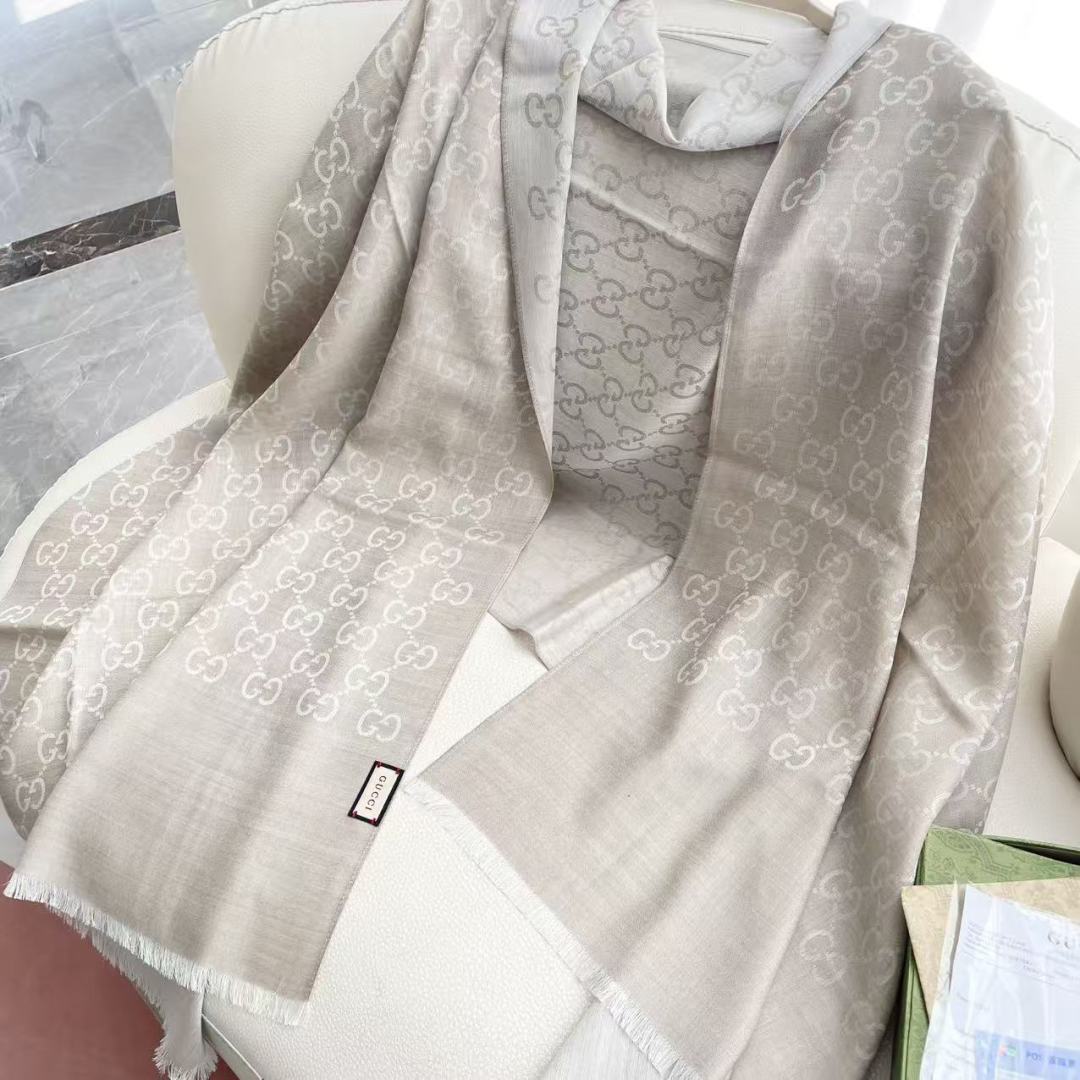 Gucci  · 古奇经典羊绒披肩围巾❗来个硬货.麻溜的安排上.纯正出口❗原订单已经交货一批，其中一批刚过海关，直蹦英国