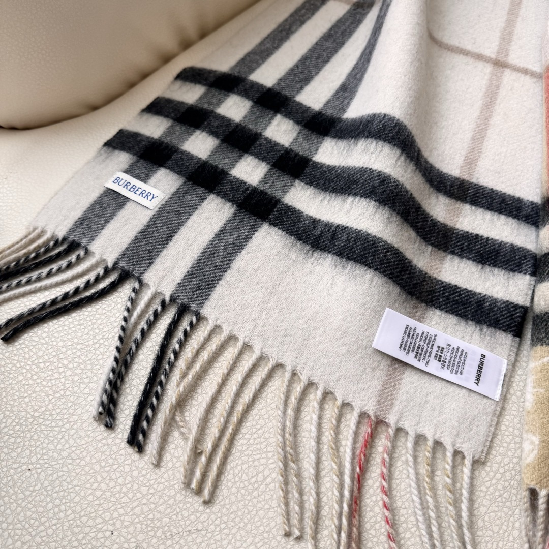 Burberry博柏利 2026新款 马术骑士图案 羊绒绒线围巾 女男款 完美百搭一款经典格子围巾 尺寸30X180