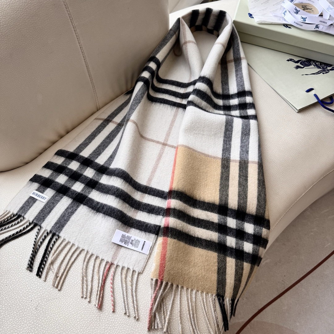 Burberry博柏利 2026新款 马术骑士图案 羊绒绒线围巾 女男款 完美百搭一款经典格子围巾 尺寸30X180
