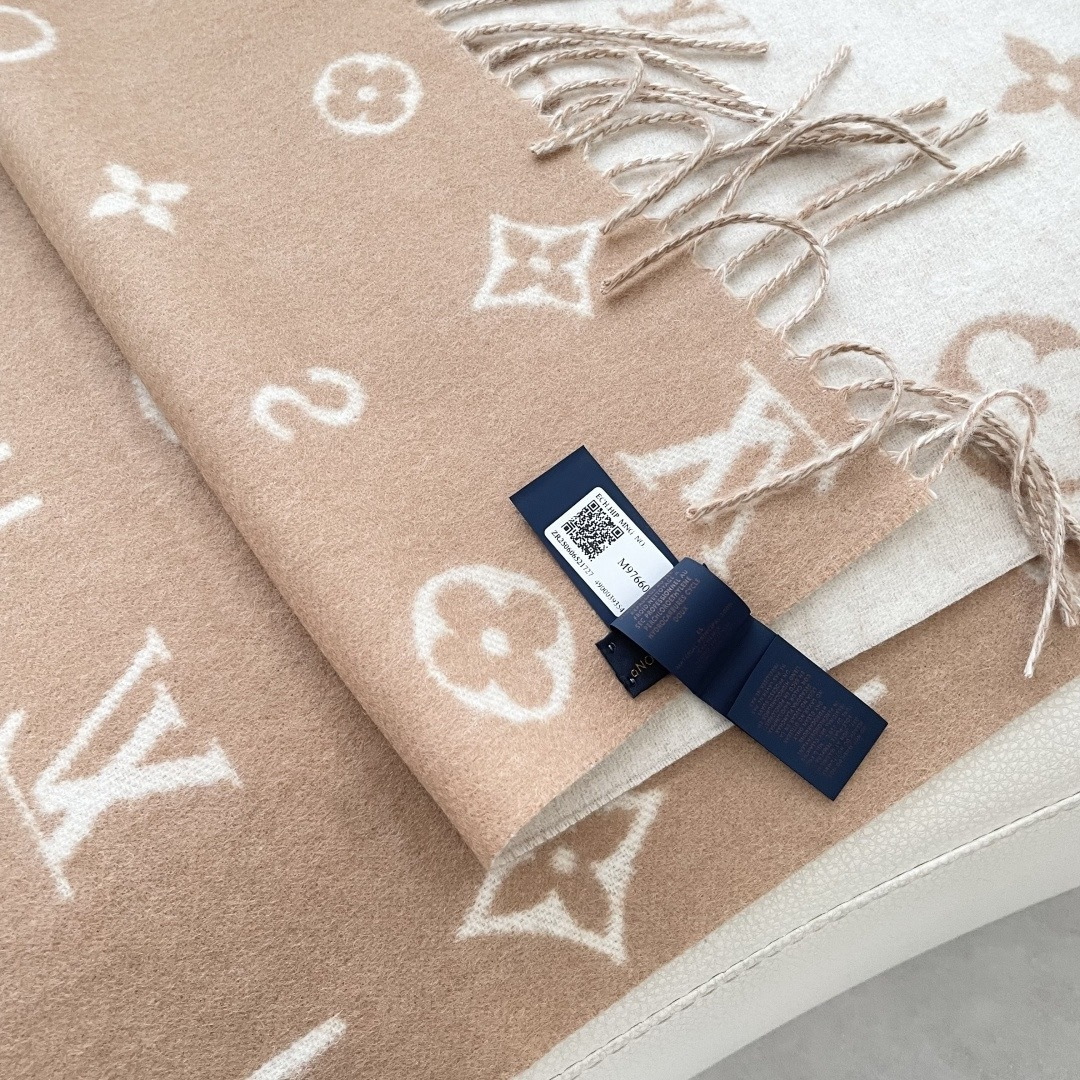 LOUIS VUITTON 标注 Monogram 花卉和 LV 字母40X240山羊绒 绒线围巾 男女同款情侣款 