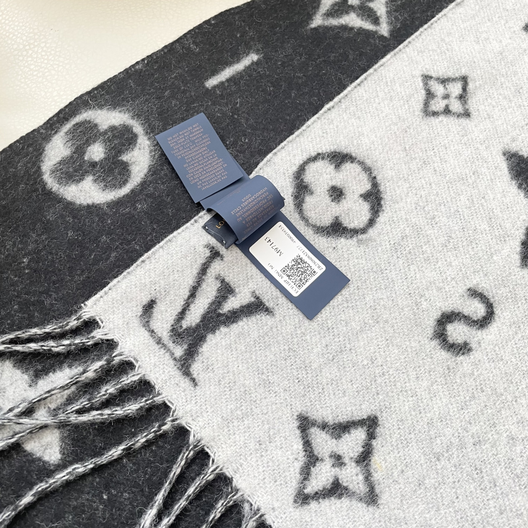 LOUIS VUITTON 标注 Monogram 花卉和 LV 字母40X240山羊绒 绒线围巾 男女同款情侣款 