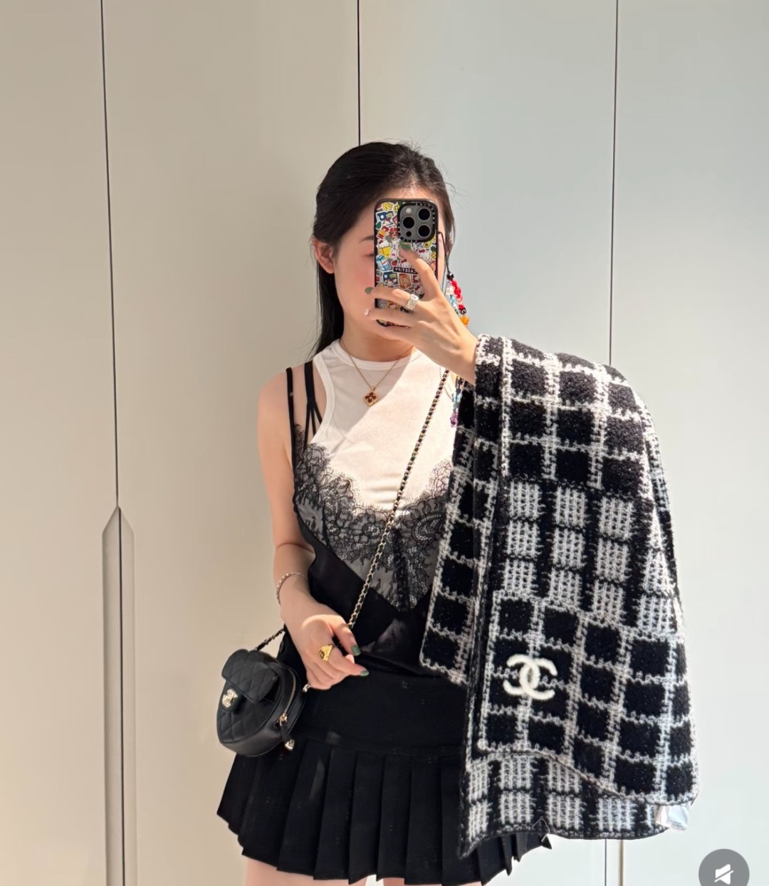 香奈儿针织双面围巾，顶级高端货👼👏绝美百搭款💋专柜限量哦‼️有钱都很难订到💛💙💜顶级山羊绒针织围巾，整条围巾全部手工订制