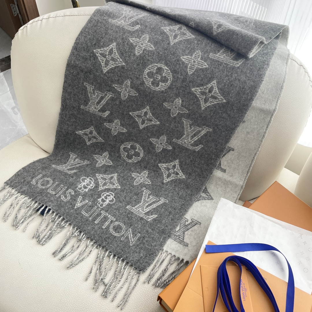 LOUIS VUITTON 标注 Monogram 花卉和 LV 字母40X240山羊绒 绒线围巾 男女同款情侣款 