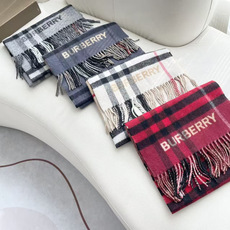 Burberry 匠心巨作🔥· 经典大格双面提花羊绒围巾👍完全等于2条围巾‼️品牌首席创意总监Riccardo Tisc Burberry 匠心巨作🔥· 经典大格双面提花羊绒围巾👍完全等于2条围巾‼️品牌首席创意总监Riccardo Tisc
