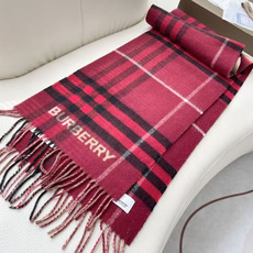 Burberry 匠心巨作🔥· 经典大格双面提花羊绒围巾👍完全等于2条围巾‼️品牌首席创意总监Riccardo Tisc Burberry 匠心巨作🔥· 经典大格双面提花羊绒围巾👍完全等于2条围巾‼️品牌首席创意总监Riccardo Tisc